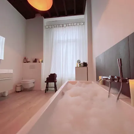 Apartment Loco Paradiso - Two Kingsize Beds, Outdoor Terrace, Dj Booth, Bar, Cinema, Bathtub, Kitchen, Airco Antwerp