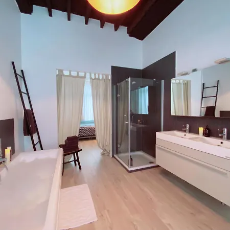 Apartment Loco Paradiso - Two Kingsize Beds, Outdoor Terrace, Dj Booth, Bar, Cinema, Bathtub, Kitchen, Airco Antwerp