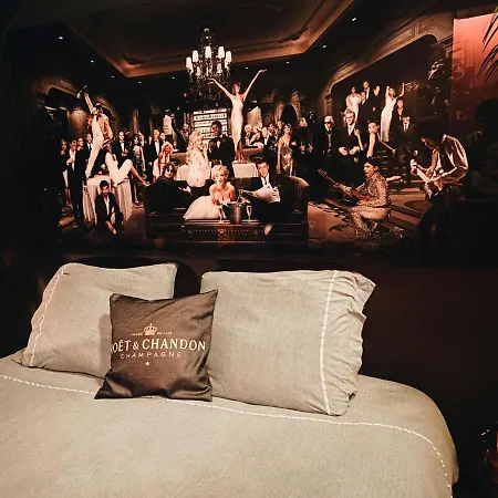 Loco Paradiso - Two Kingsize Beds, Outdoor Terrace, Dj Booth, Bar, Cinema, Bathtub, Kitchen, Airco Apartment *