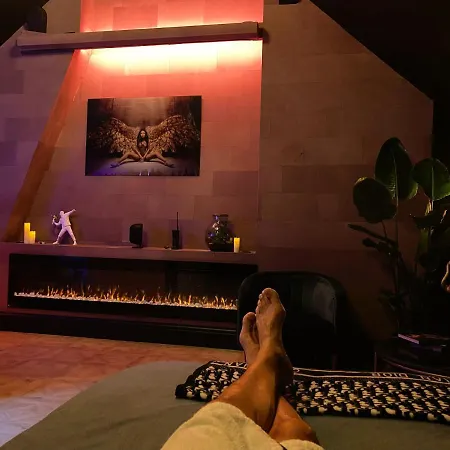 Loco Paradiso - Two Kingsize Beds, Outdoor Terrace, Dj Booth, Bar, Cinema, Bathtub, Kitchen, Airco Apartment *
